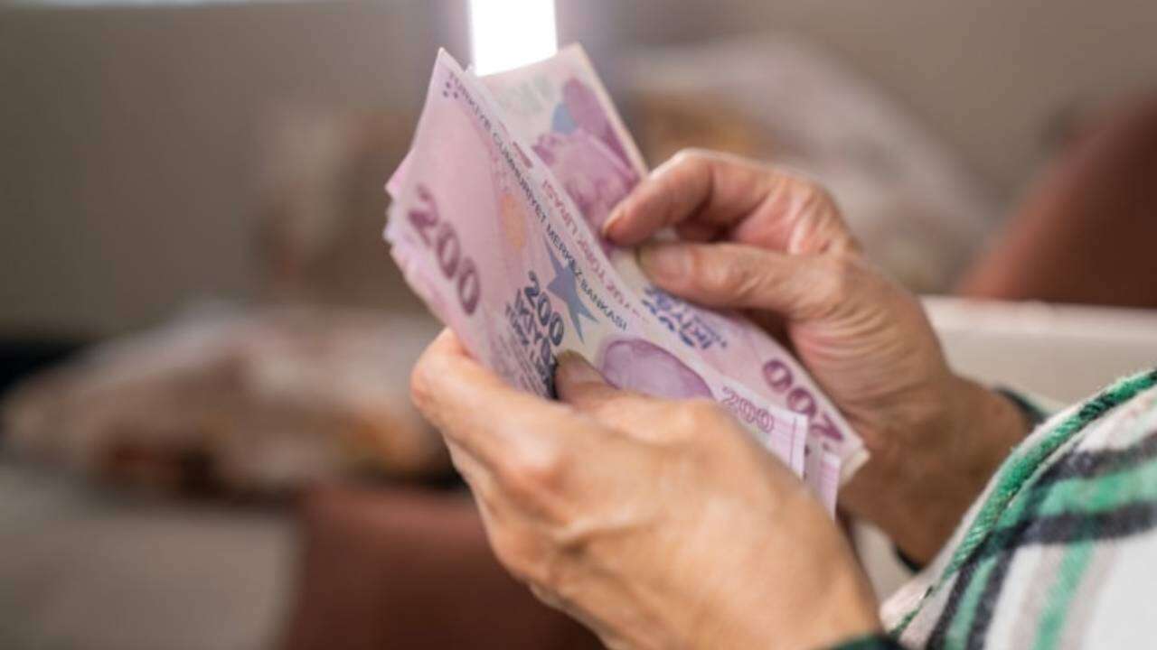 EYT'yi kaçıranlara yeni umut: 2000-2008 arası sigortalılara kademeli emeklilik masada, TBMM'ye 6 maddelik önerge sunuldu! 13